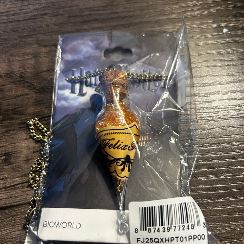 Bioworld Gold Felix Felicis Potion Pendant